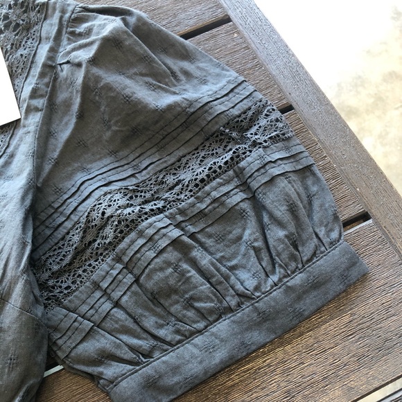 ‼️SALE‼️ UNIVERSAL THREAD 🎯 Gray Puff Sleeve Eyelet Blouse - Picture 4 of 10